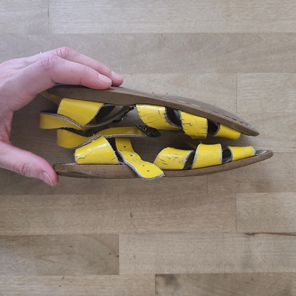 Girls Salt Water Sandals The Original Shiny Yellow 11 - Picture 8 of 9